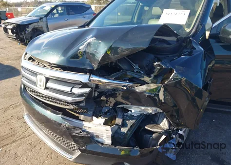 2017 Honda Pilot Touring z USA, uszkodzony, nr VIN 5FNYF5H90HB034244